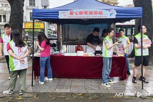 浓眉：文班亚马的天赋独一无二 和他对抗很有趣